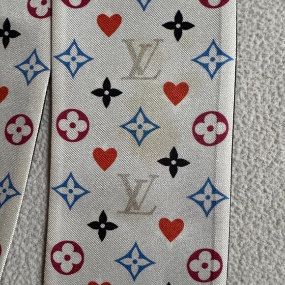 Louis Vuitton Game on Bandeau - Picture 5 of 7